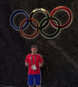 Marcelo con Aros Olimpicos